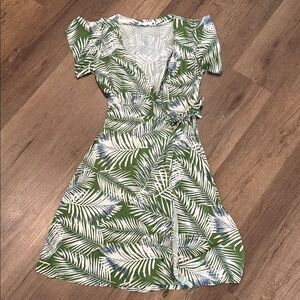 Cupshe Green and White flutter Sleeve wrap dress